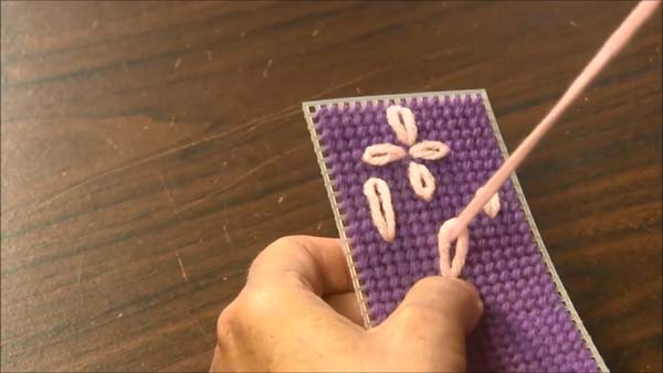 Lazy Daisy On Plastic Canvas_1.1.4